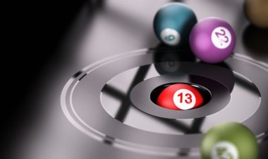 Live dealer managing Hot Pot table with multiple players